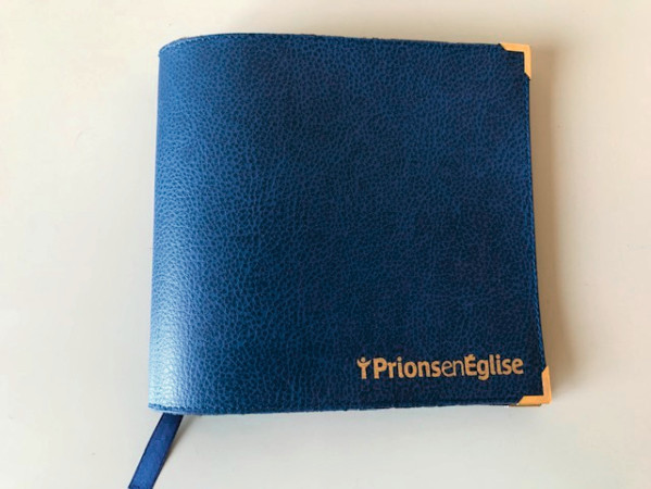 Couverture simili cuir bleu grand format -   - BAYARD PRESSE